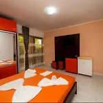 Casa Daymar Πανσιόν Două Mai